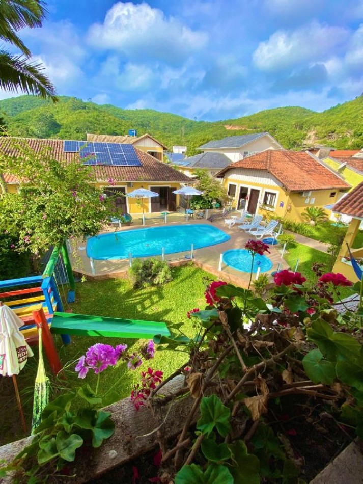 Suites con Piscina y Desayuno (Pousada).