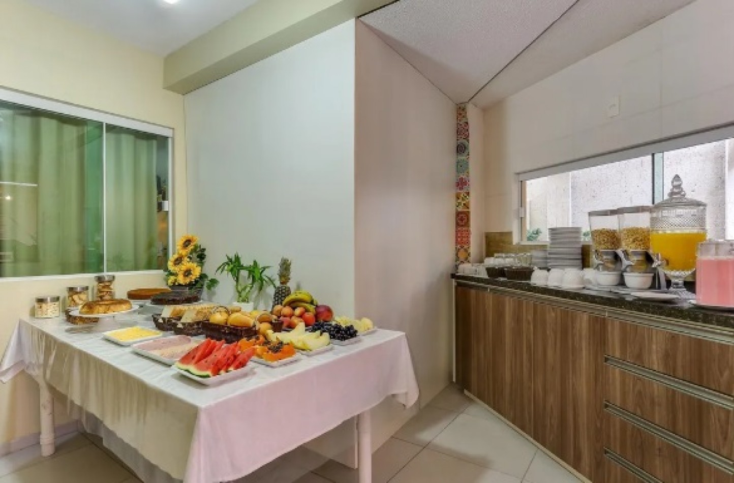 Suites con Desayuno y Piscina ( Para (02),(03) y (04) personas)
