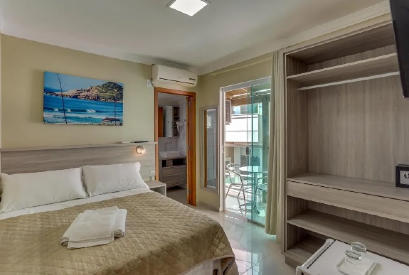 Suites con Desayuno y Piscina ( Para (02),(03) y (04) personas)