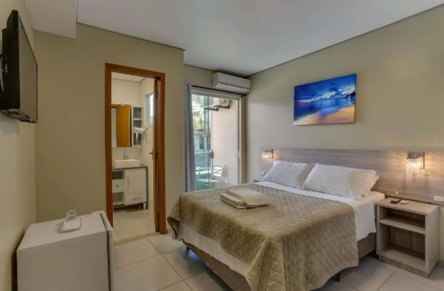 Suites con Desayuno y Piscina ( Para (02),(03) y (04) personas)