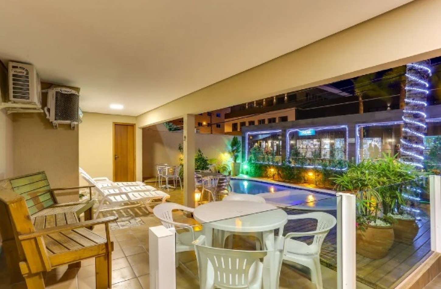 Suites con Desayuno y Piscina ( Para (02),(03) y (04) personas)