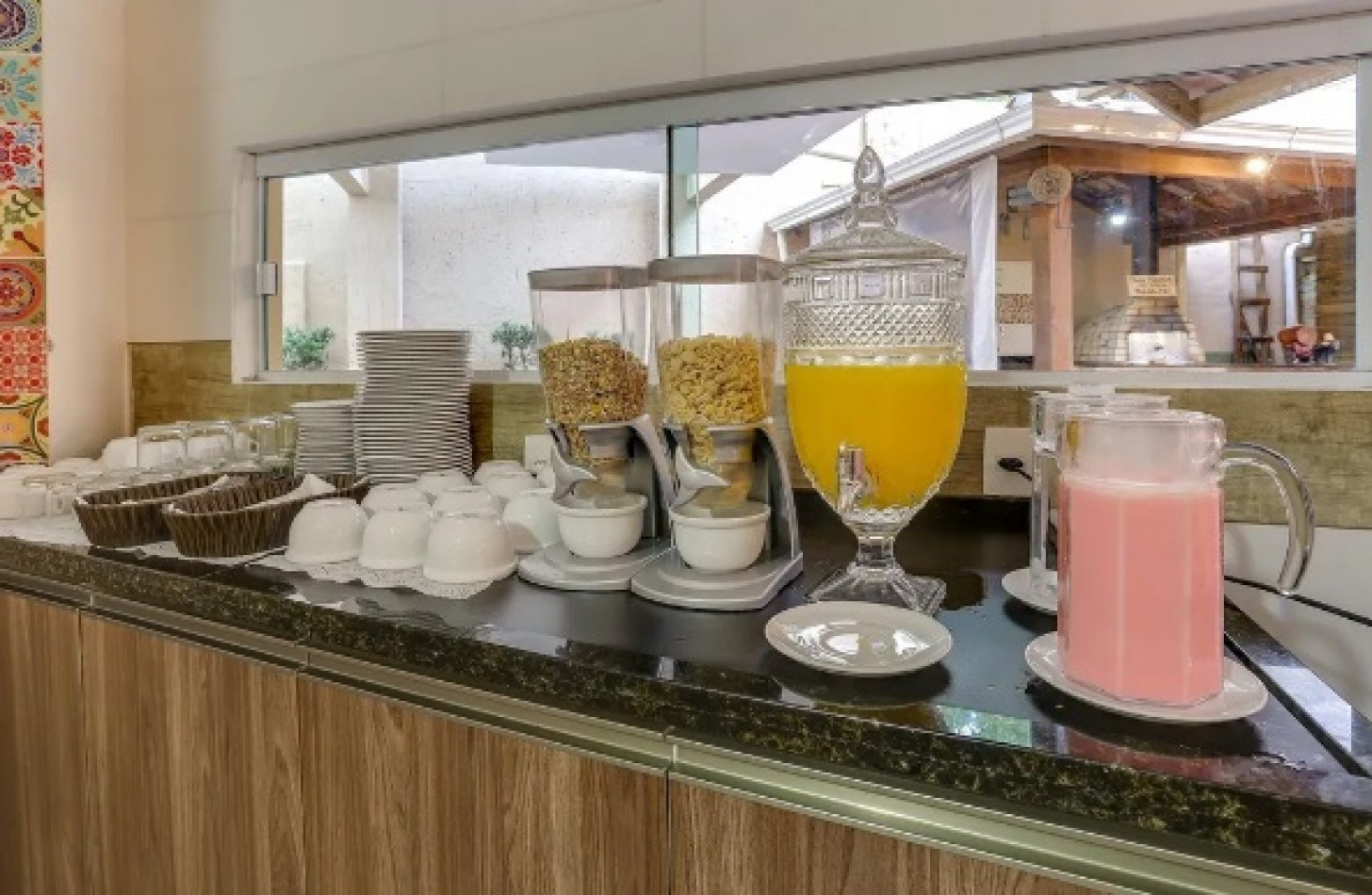 Suites con Desayuno y Piscina ( Para (02),(03) y (04) personas)