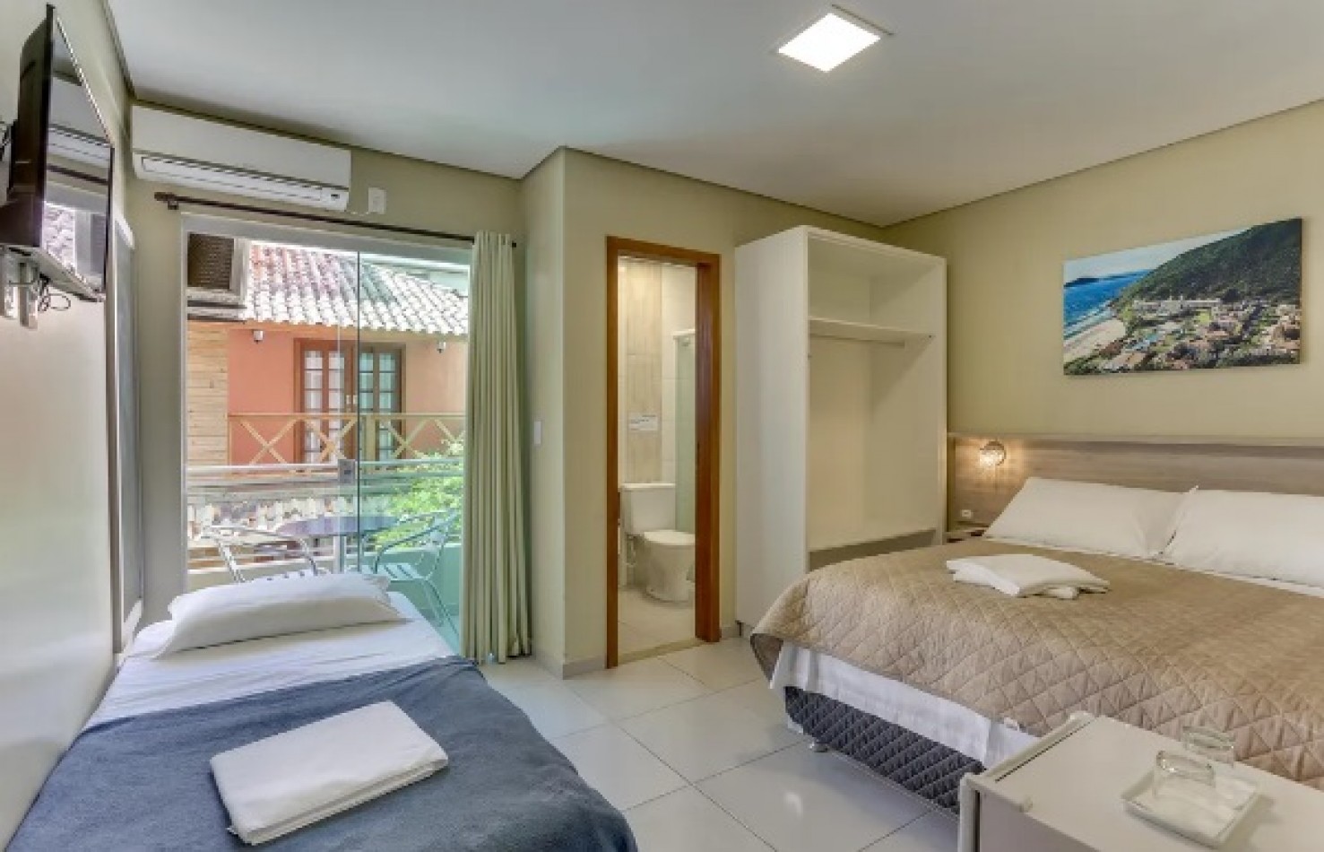 Suites con Desayuno y Piscina ( Para (02),(03) y (04) personas)