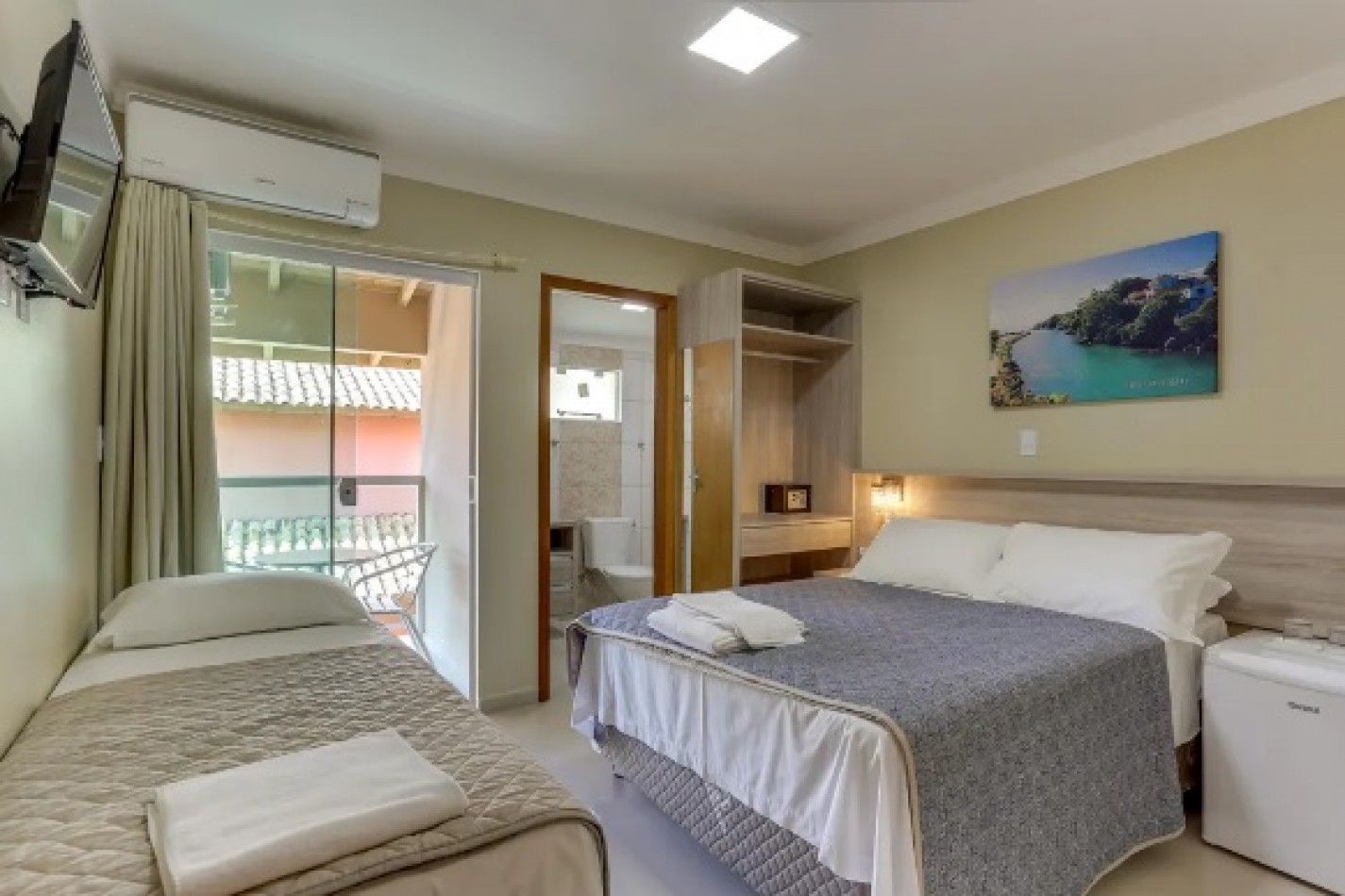 Suites con Desayuno y Piscina ( Para (02),(03) y (04) personas)