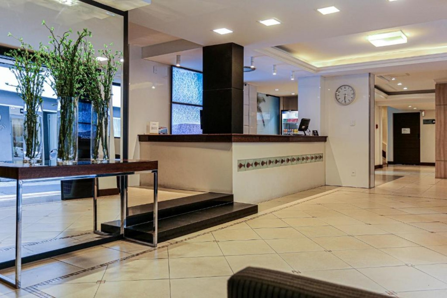 Hotel 3* a (0.50) mtrs del mar 