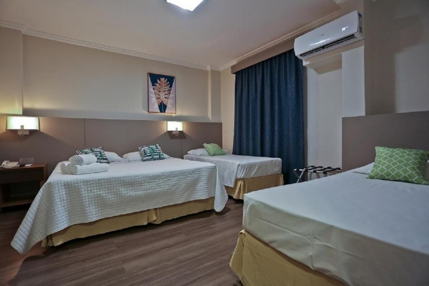 Hotel 3* a (0.50) mtrs del mar 