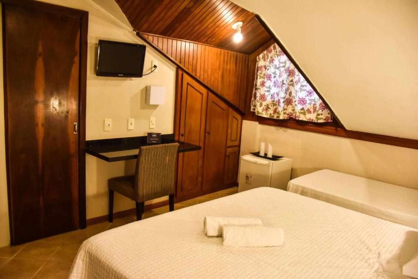 Hotel 3* a (0.50) mtrs del mar 