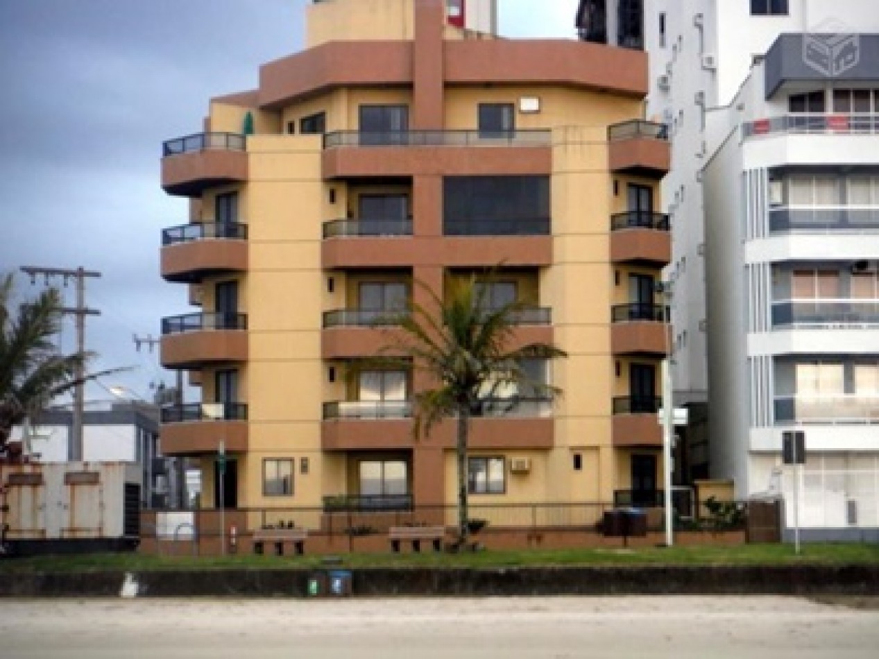 Depto (03) dorm. Meia Praia en Beira Mar