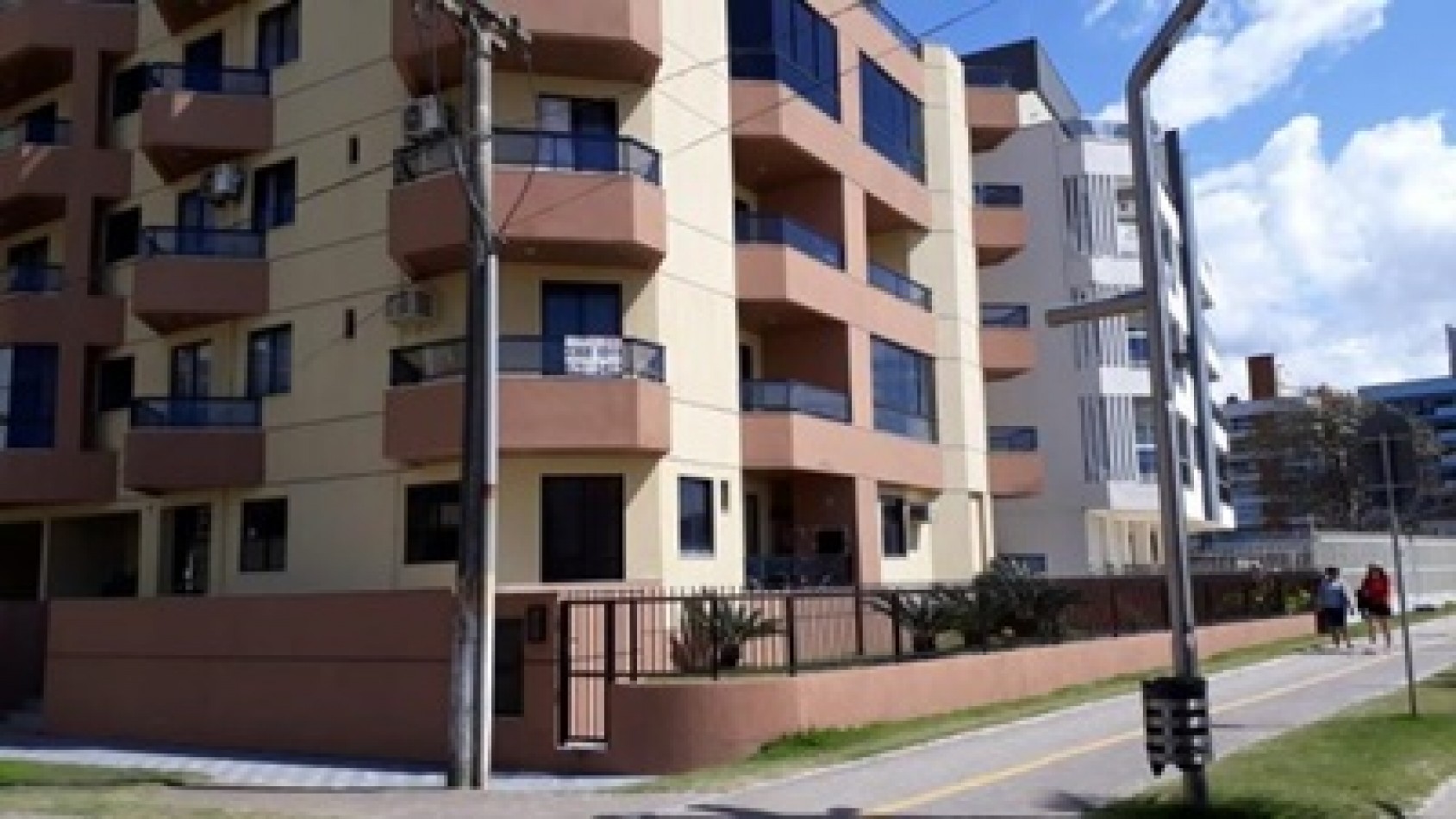 Depto (03) dorm. Meia Praia en Beira Mar