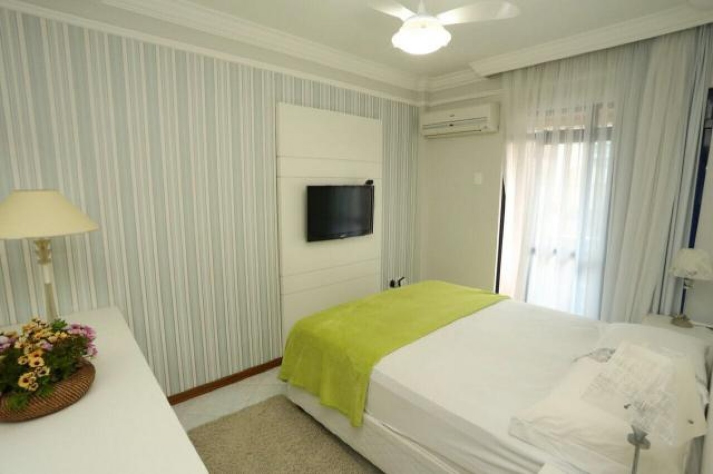 Imperdible depto (03) dorm. en Meia Praia