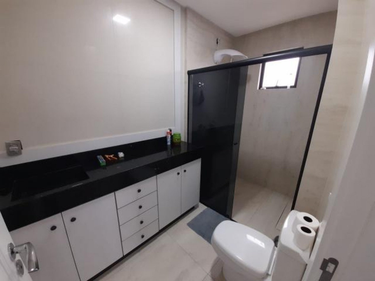 Lujoso depto (03) dorm. en Meia Praia