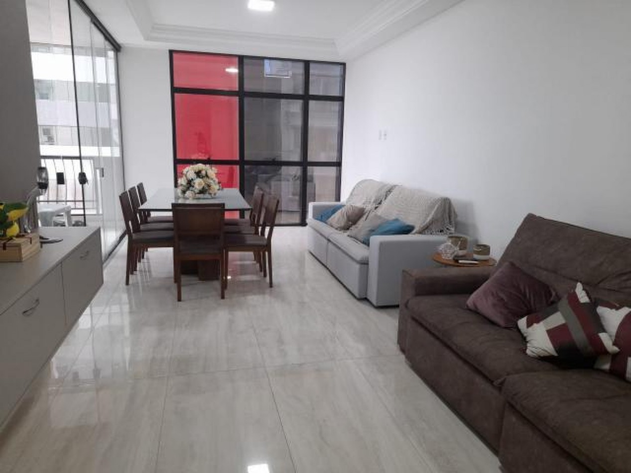 Lujoso depto (03) dorm. en Meia Praia