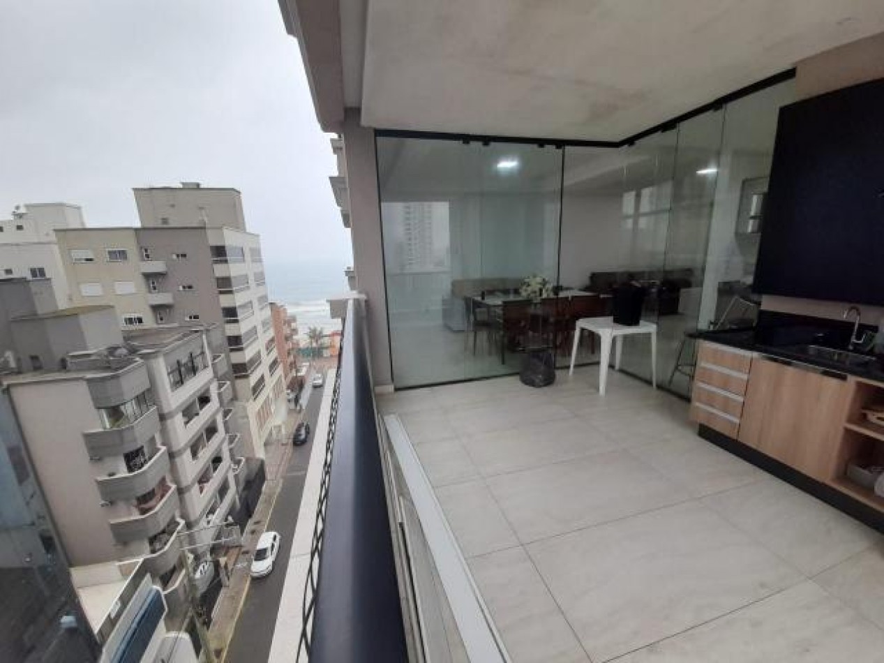 Lujoso depto (03) dorm. en Meia Praia