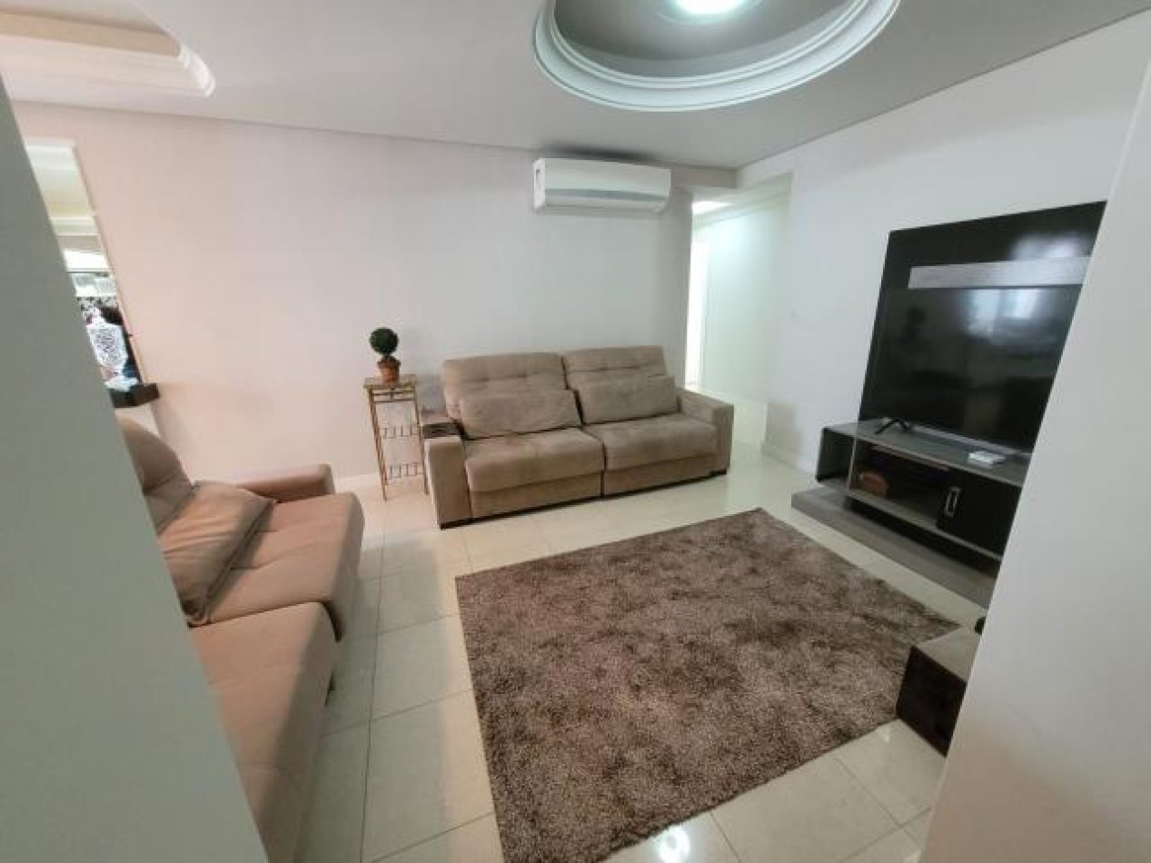 Depto (04) dorm, en Meia Praia