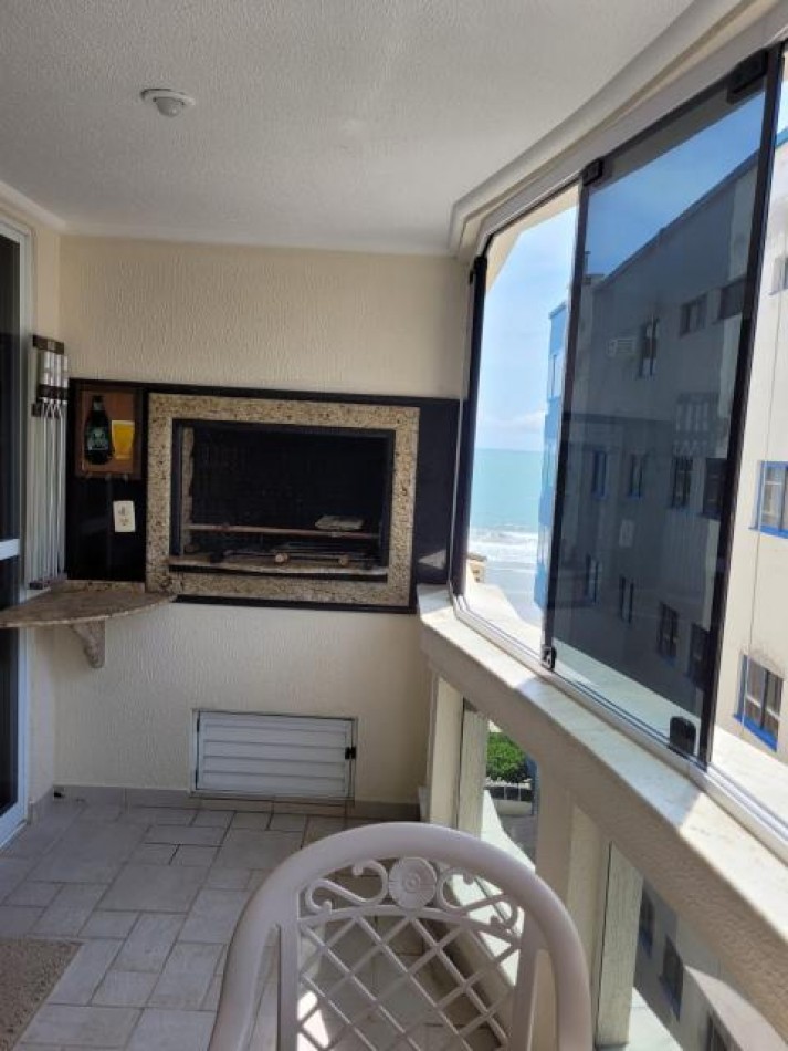 Depto (04) dorm, en Meia Praia