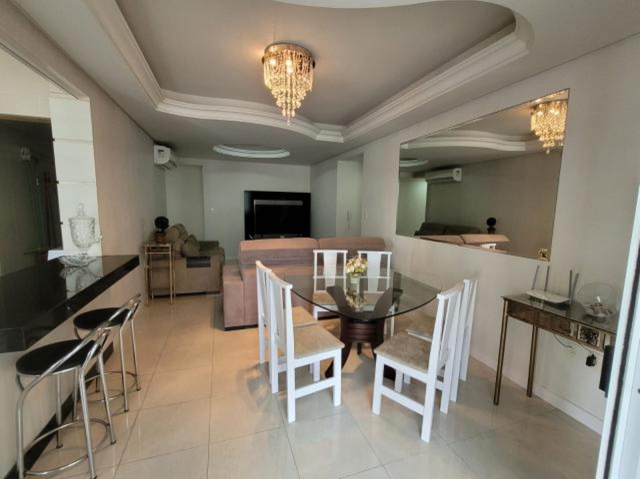 Depto (04) dorm, en Meia Praia