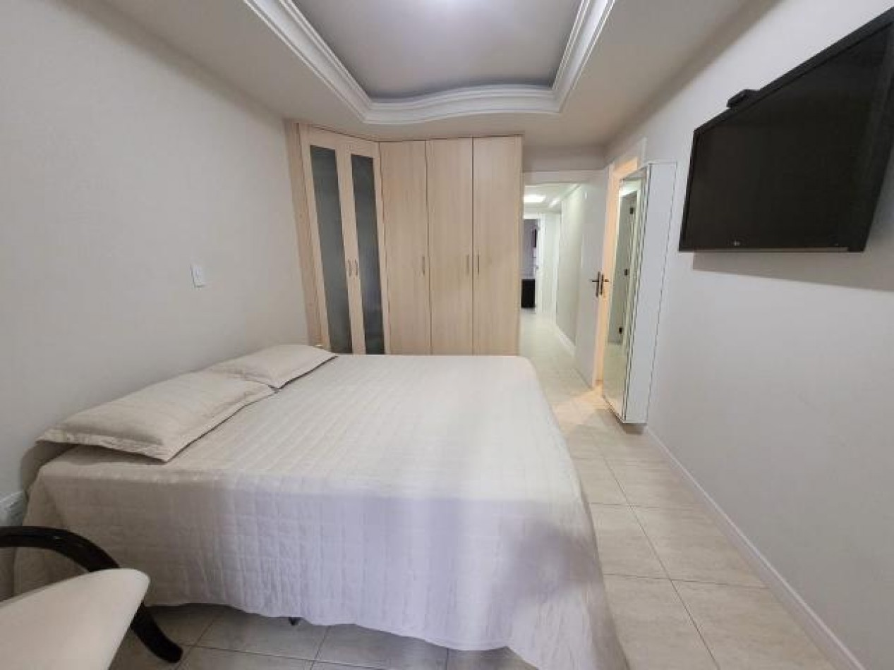 Depto (04) dorm, en Meia Praia