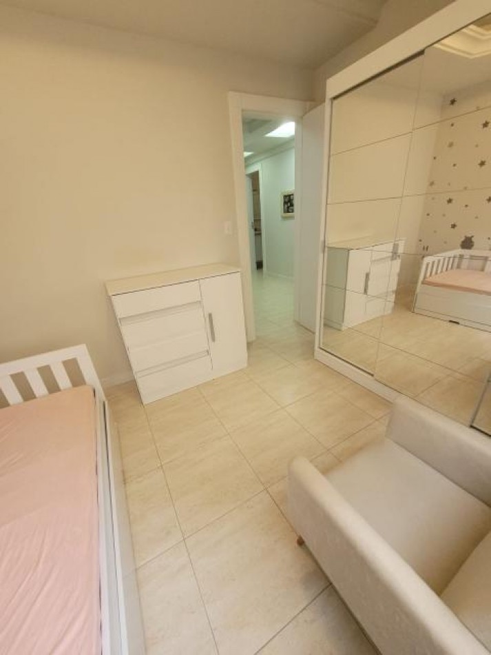Depto (04) dorm, en Meia Praia