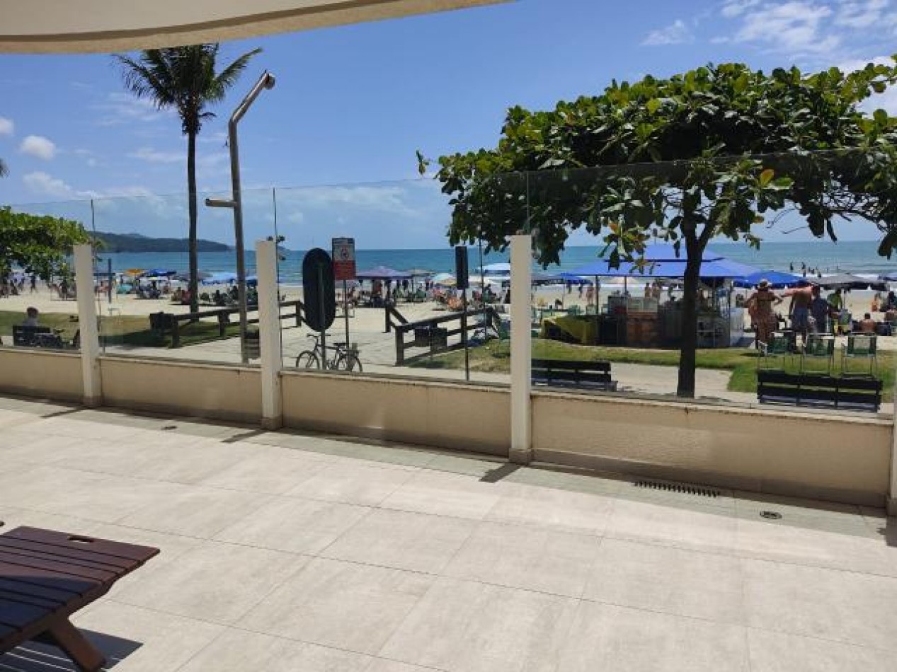 Depto (04) dorm, en Meia Praia