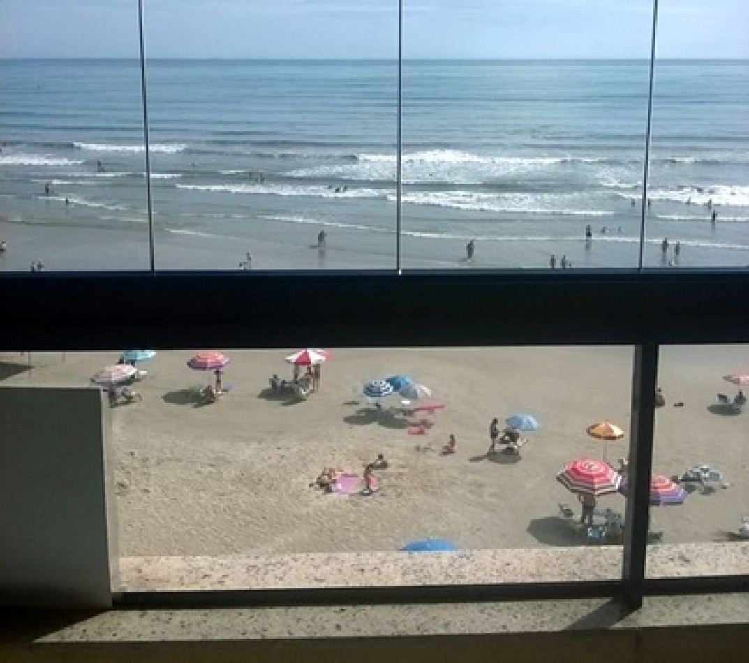 Depto (04) dorm en Meia Praia 