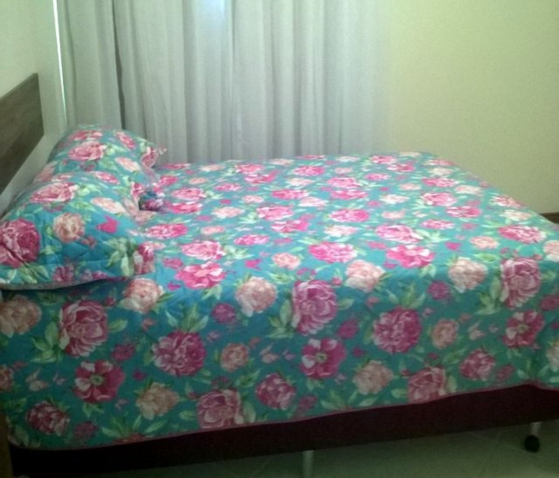 Depto (04) dorm en Meia Praia 