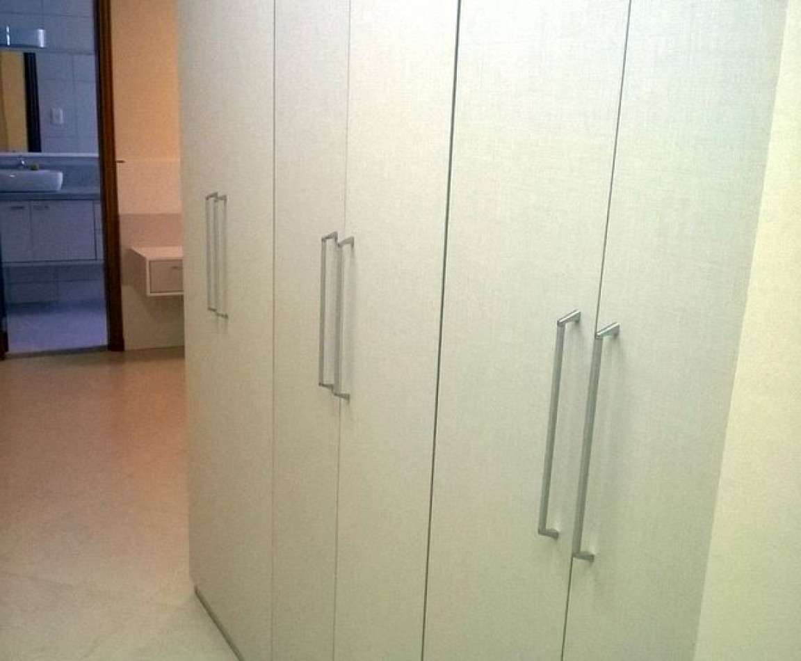 Depto (04) dorm en Meia Praia 