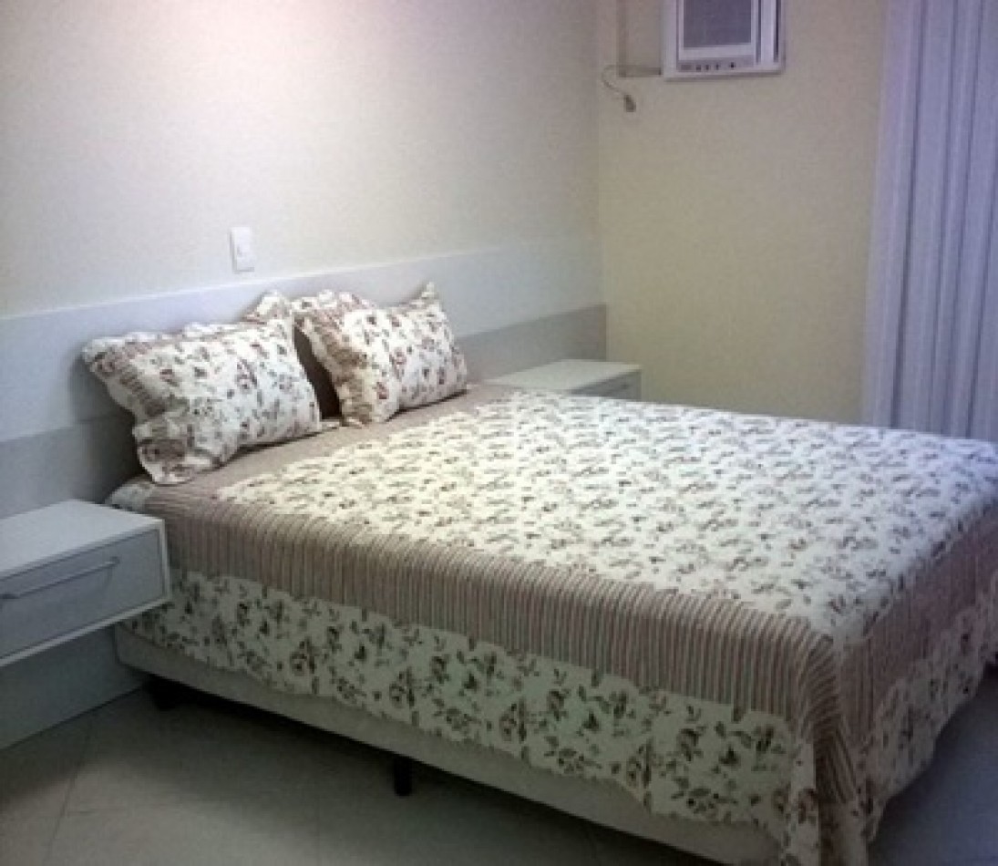 Depto (04) dorm en Meia Praia 