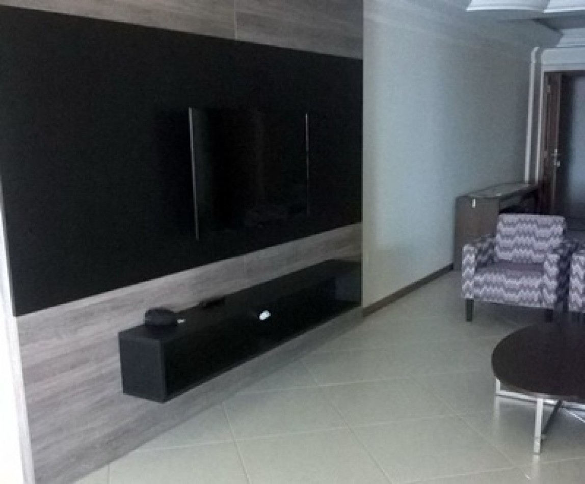 Depto (04) dorm en Meia Praia 