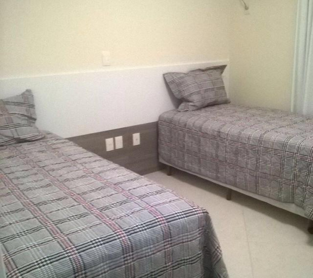 Depto (04) dorm en Meia Praia 