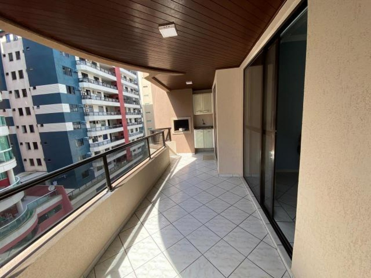 Depto (03) dorm en Meia Praia