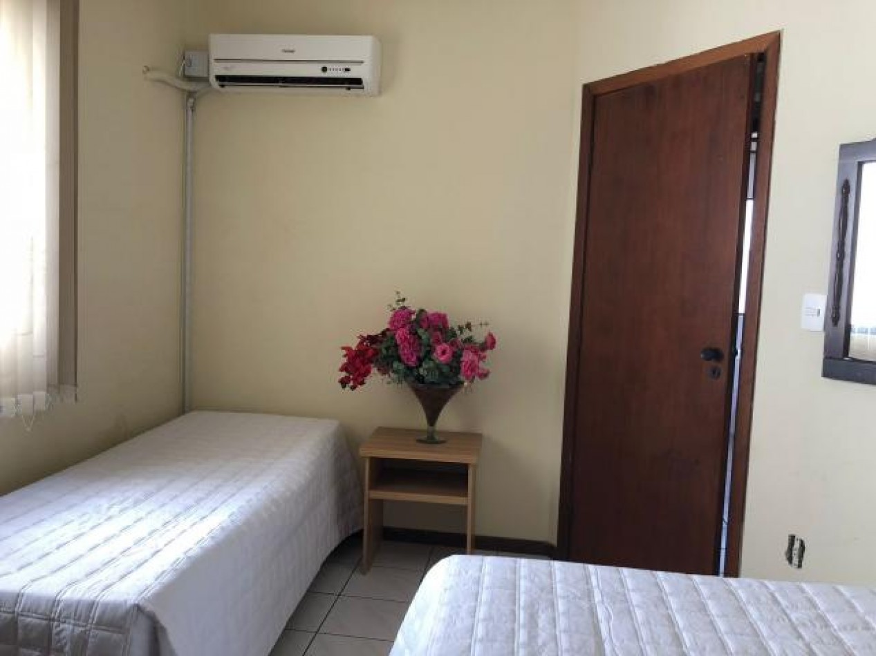 Depto (03)dorm. casi beira mar en Meia Praia 