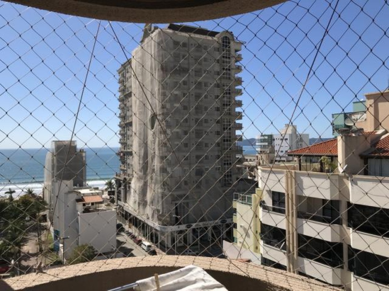 Depto (03) dorm. Exclusivo con vista al mar en Meia Praia