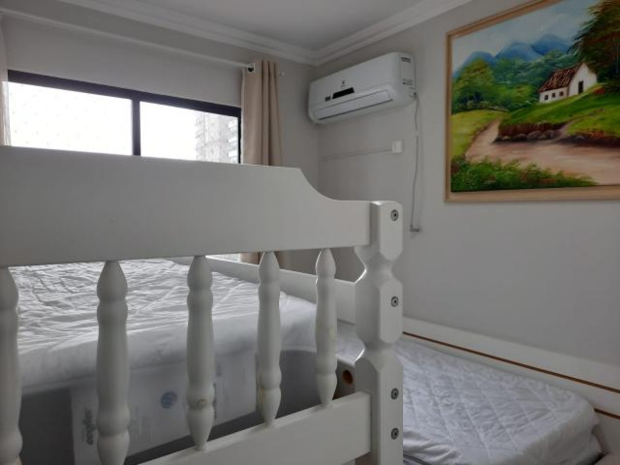 Depto (03) dorm. Exclusivo con vista al mar en Meia Praia