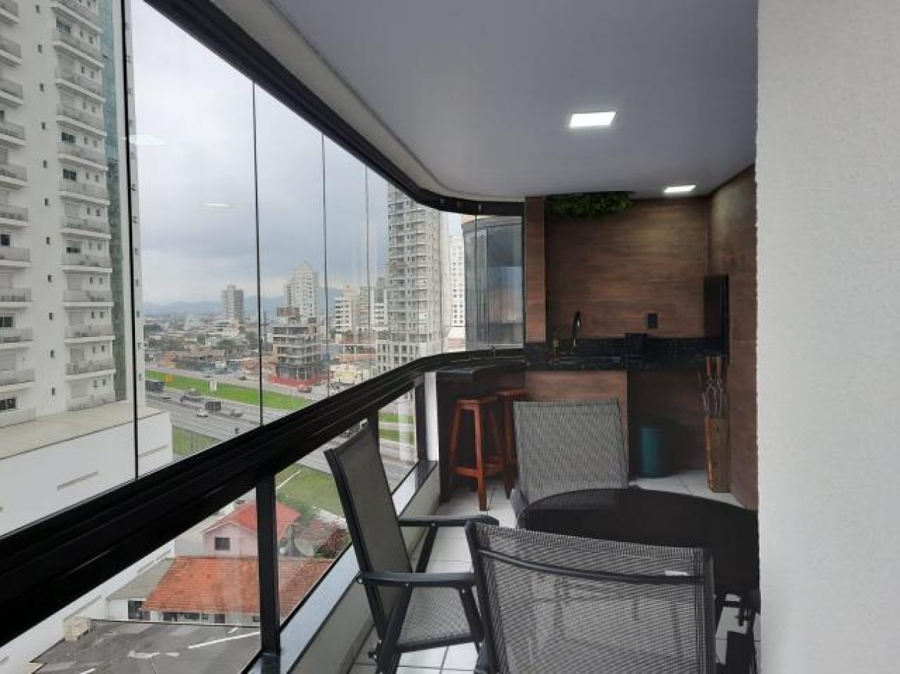 Depto (03) dorm. Exclusivo con vista al mar en Meia Praia