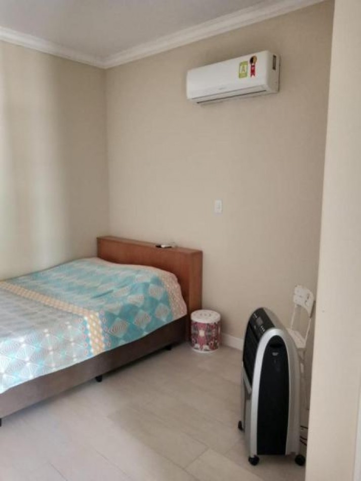 Depto (04) dorm. Cuadra mar en Meia Praia.
