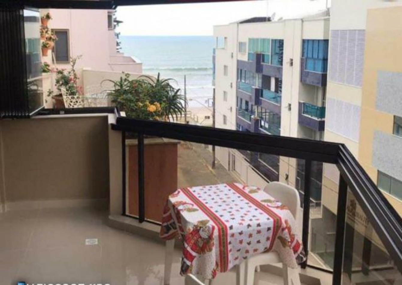 Depto (04) dorm. Espectacular en Meia Praia
