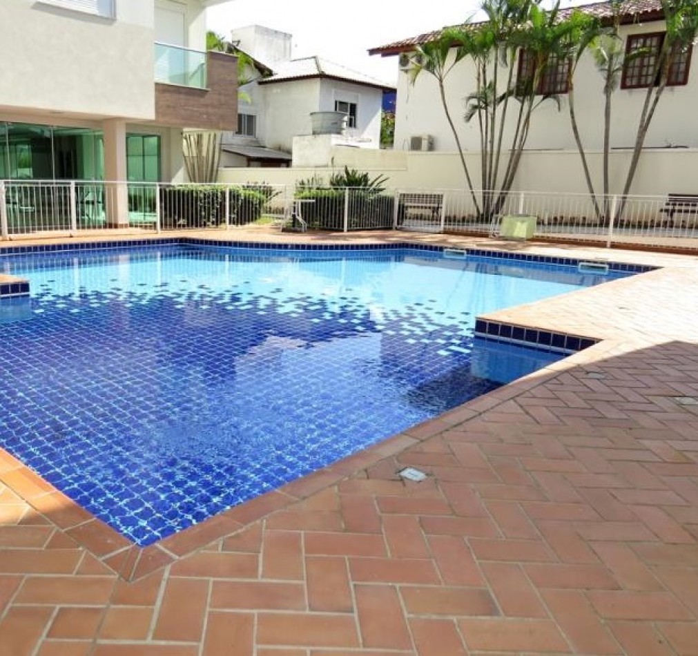 Depto de Tres (03 Dormitorios, en Condominio- con Piscina