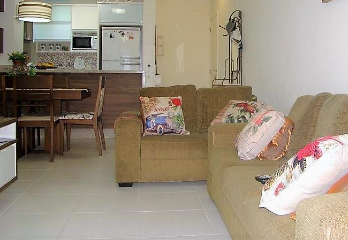 Depto de Tres (03 Dormitorios, en Condominio- con Piscina