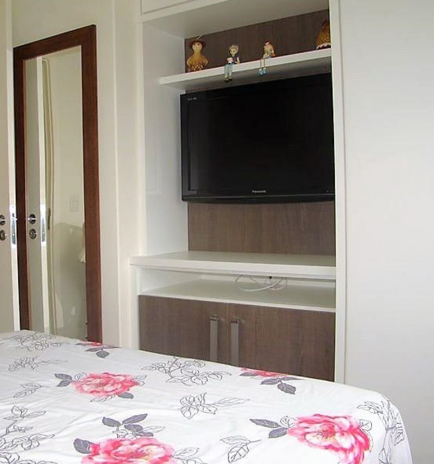 Depto de Tres (03 Dormitorios, en Condominio- con Piscina