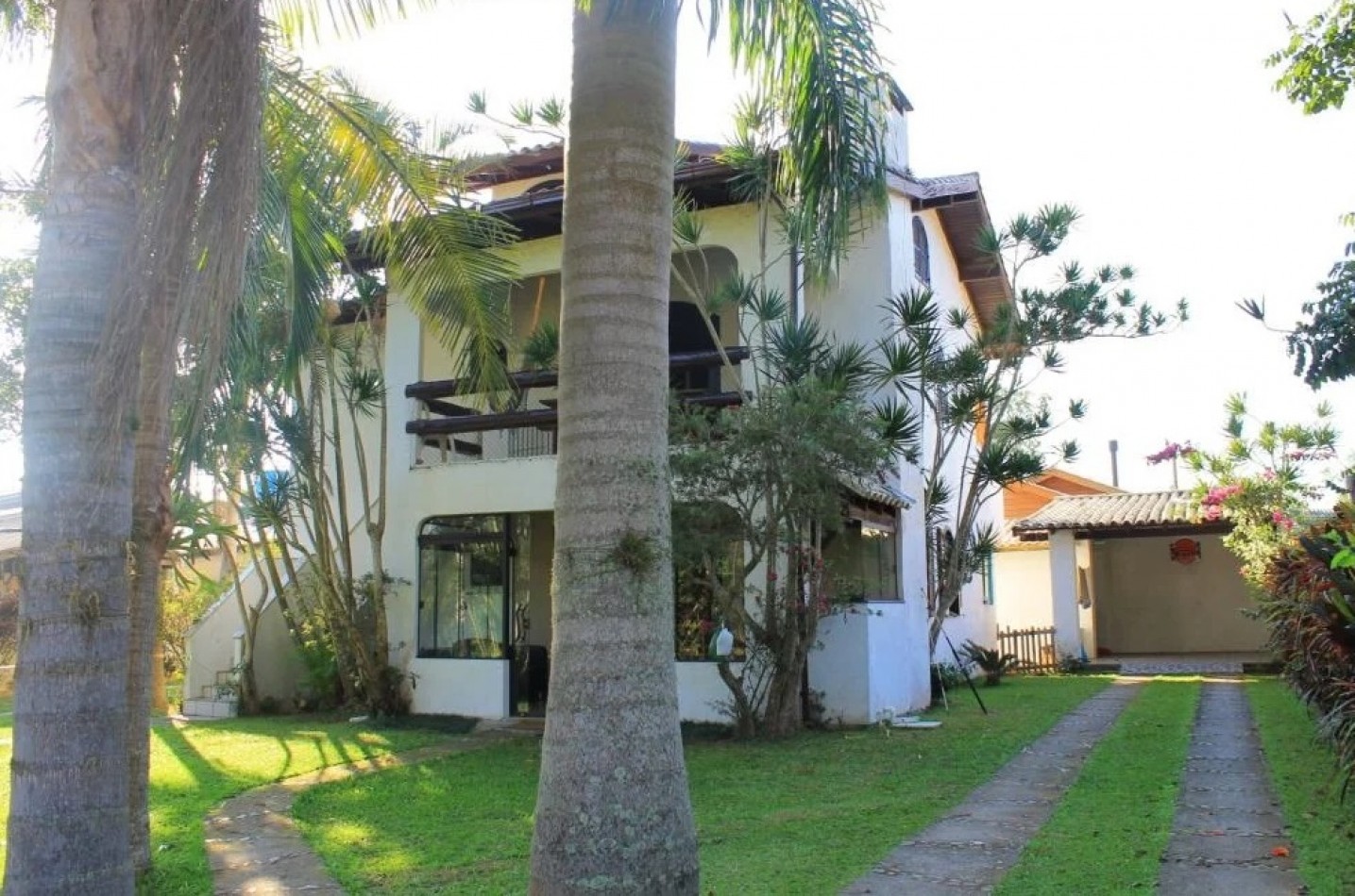 Casa Tres (03) Dormitorios en Condominio