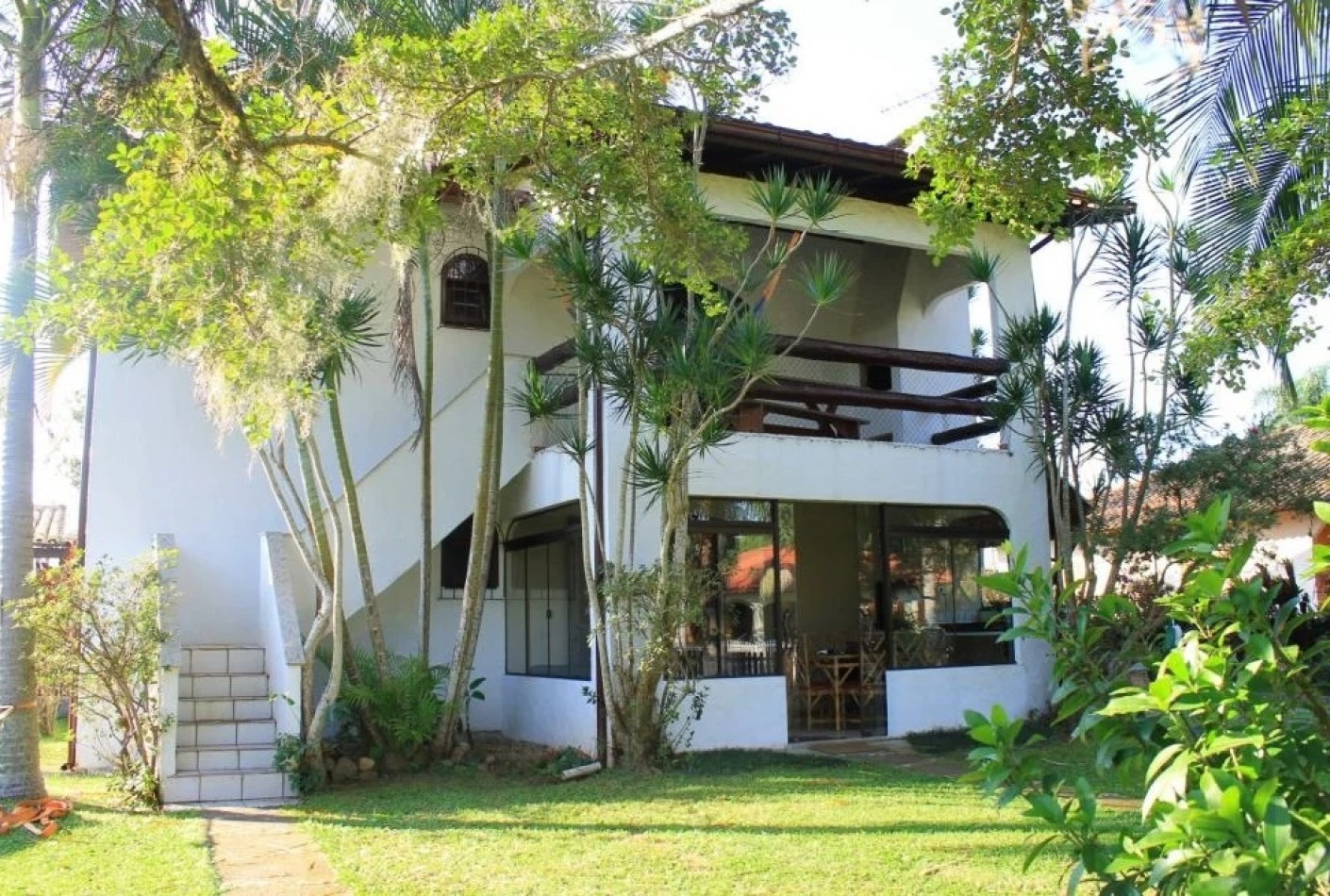 Casa Tres (03) Dormitorios en Condominio