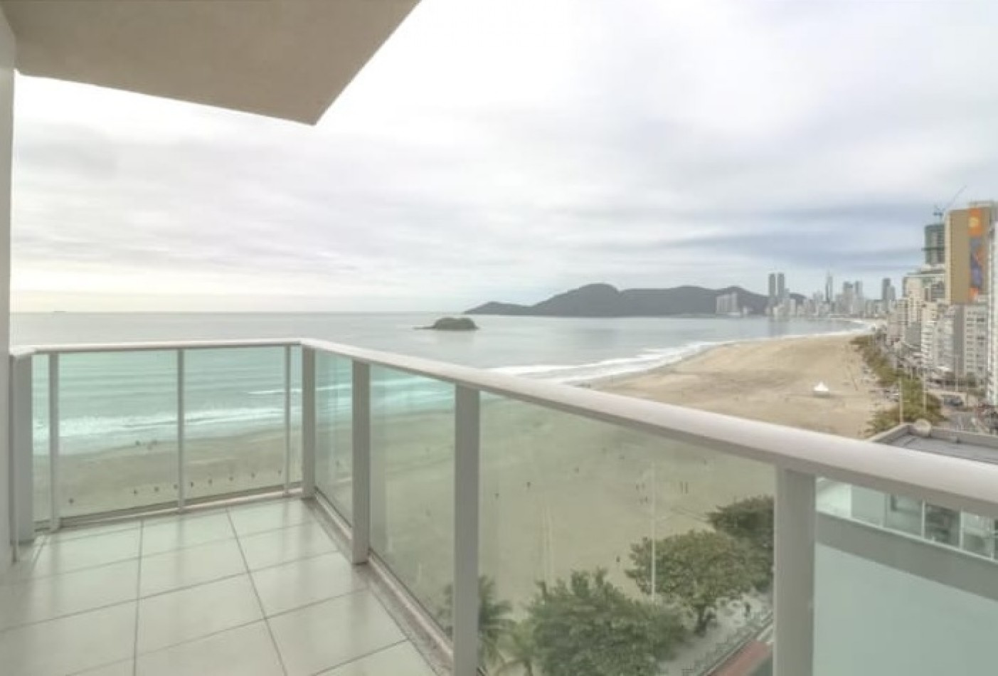 DEPTO. TRES (03) DORMITORIOS- Frente al Mar