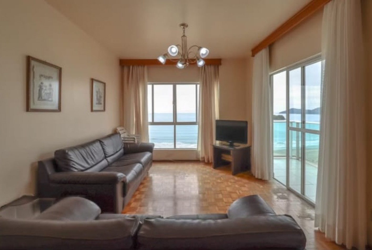 DEPTO. TRES (03) DORMITORIOS- Frente al Mar