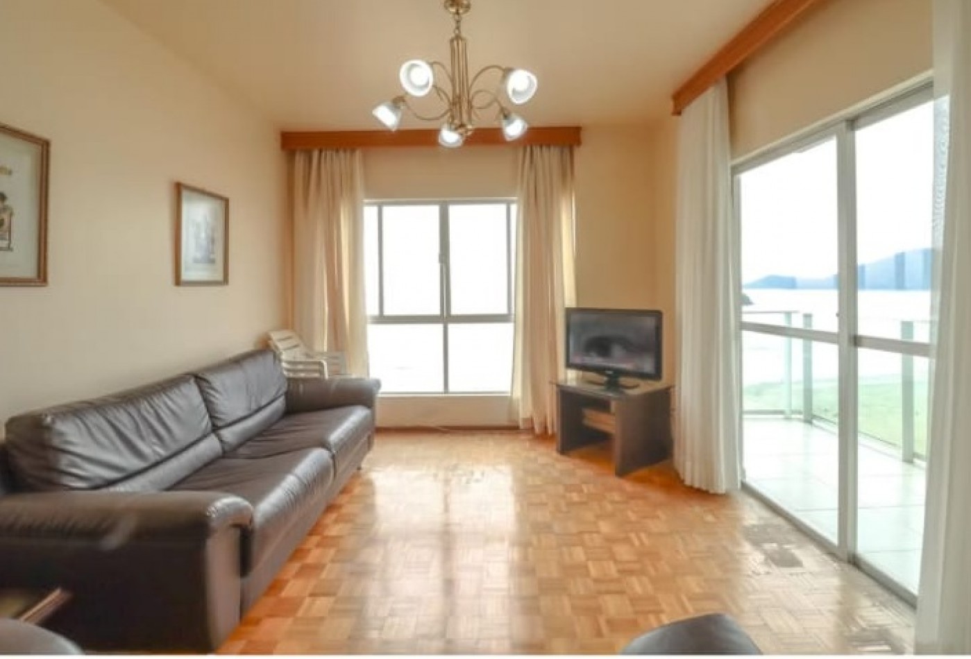 DEPTO. TRES (03) DORMITORIOS- Frente al Mar