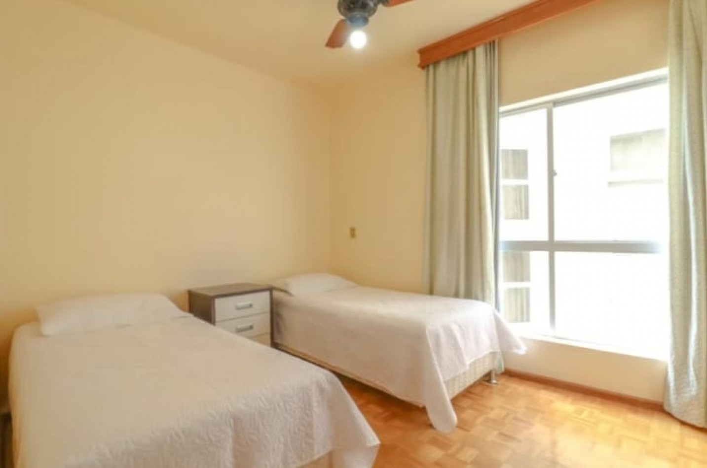 DEPTO. TRES (03) DORMITORIOS- Frente al Mar