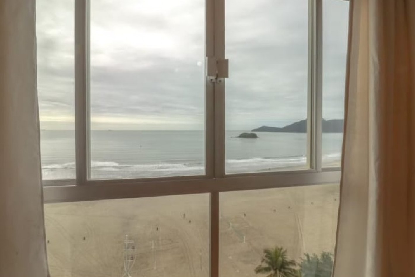 DEPTO. TRES (03) DORMITORIOS- Frente al Mar