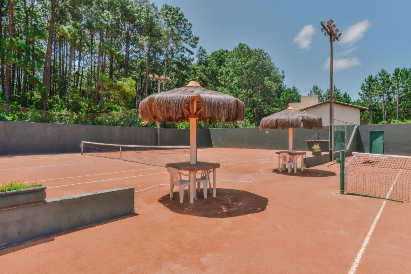 DEPTO DOS (02) DORMITORIOS (en Condominio/ Barrio Privado)