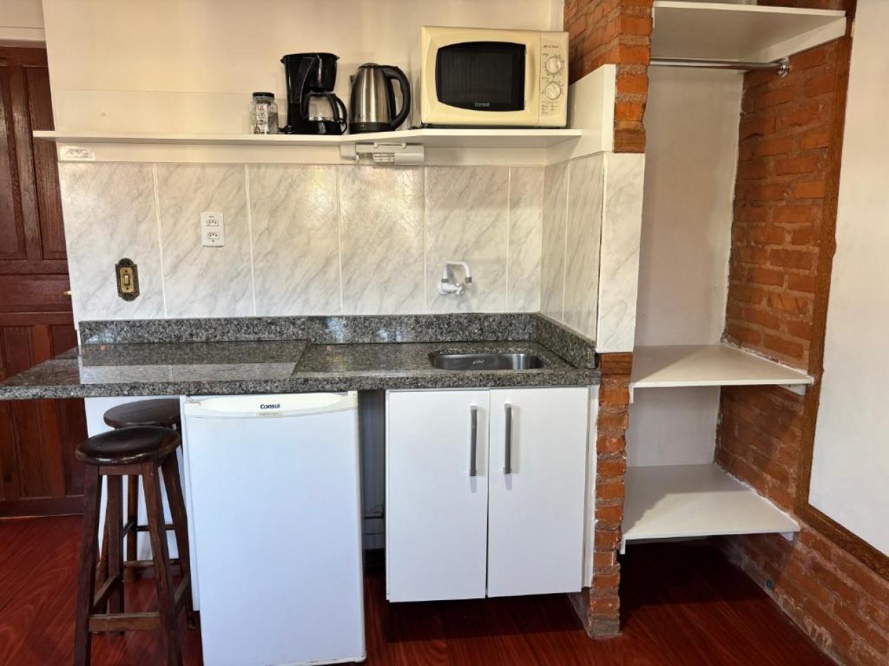 DEPTO UN (01) DORMITORIO (Pousada parquizada)