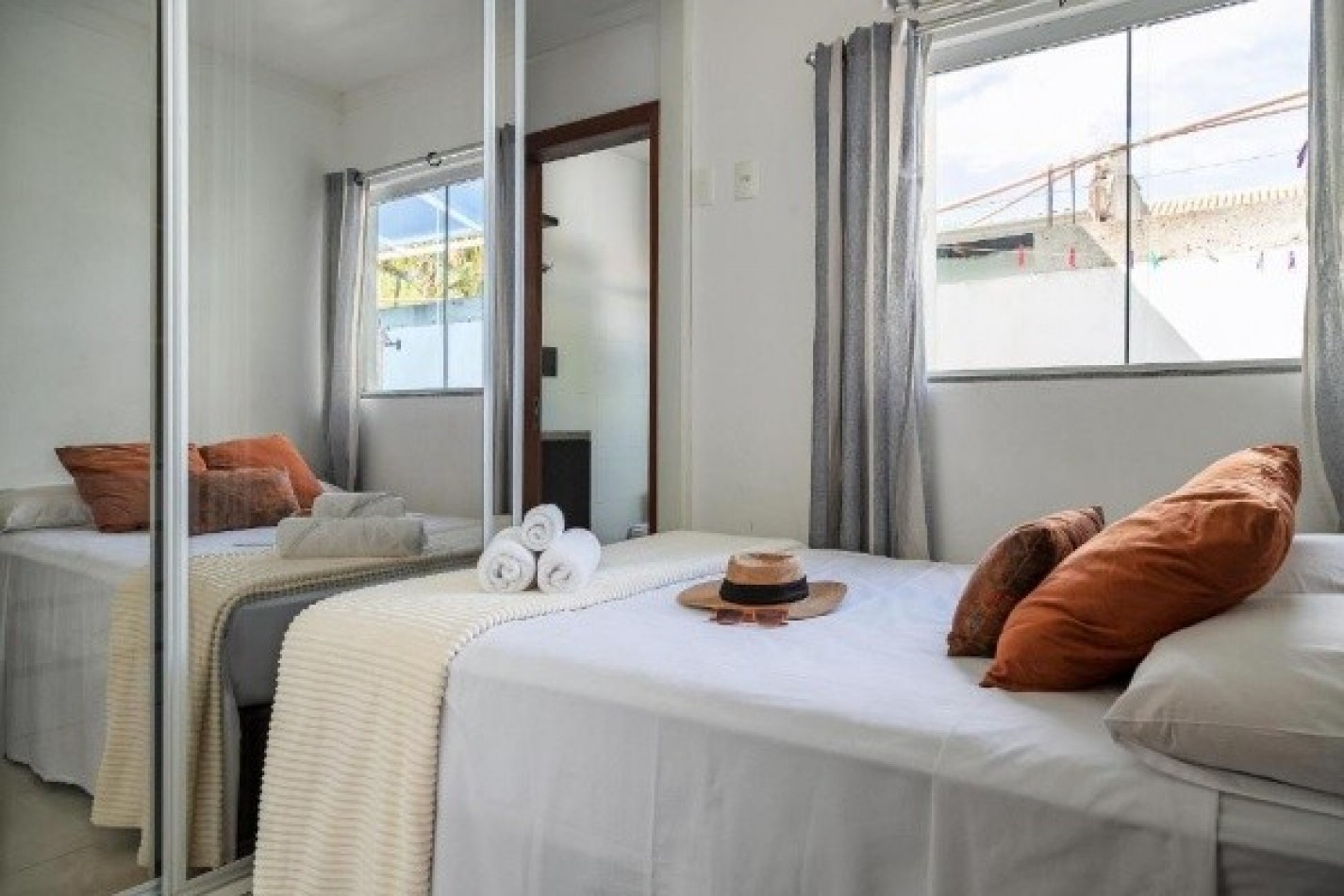 CASA DOS (02) DORMITORIOS