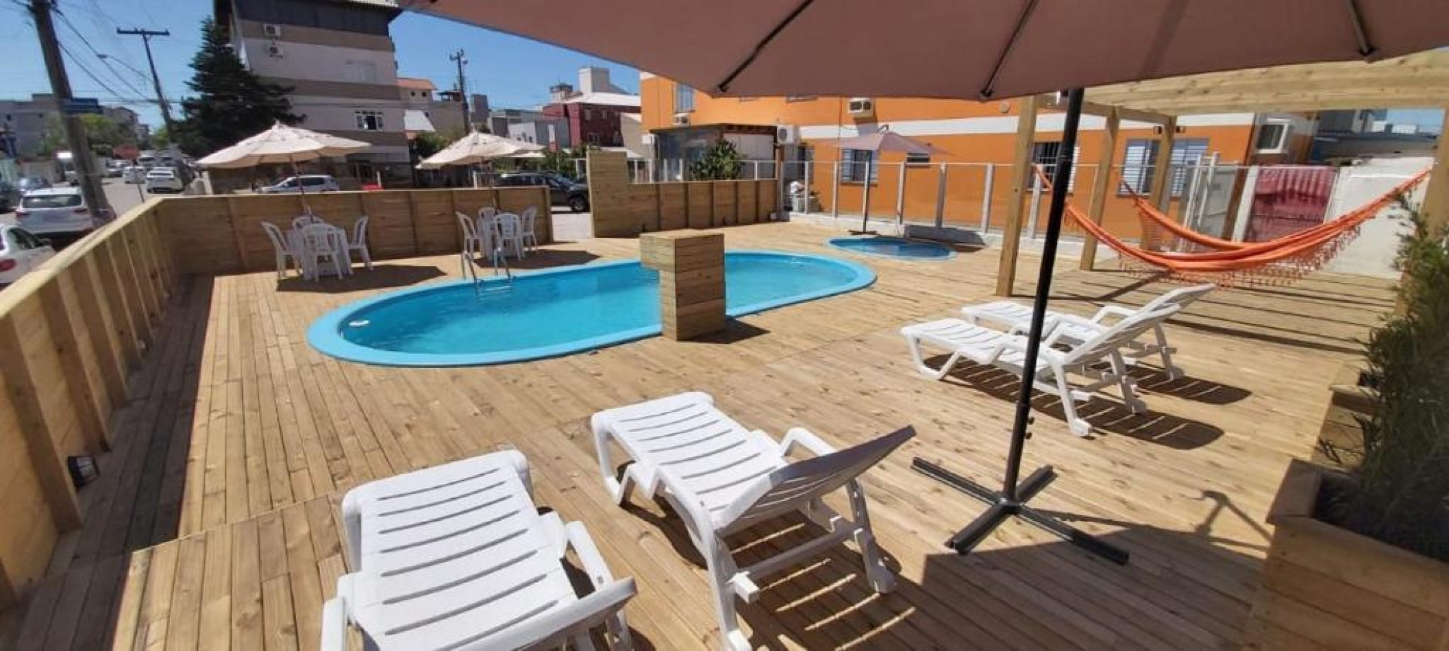 Pousada con Piscina y Desayuno